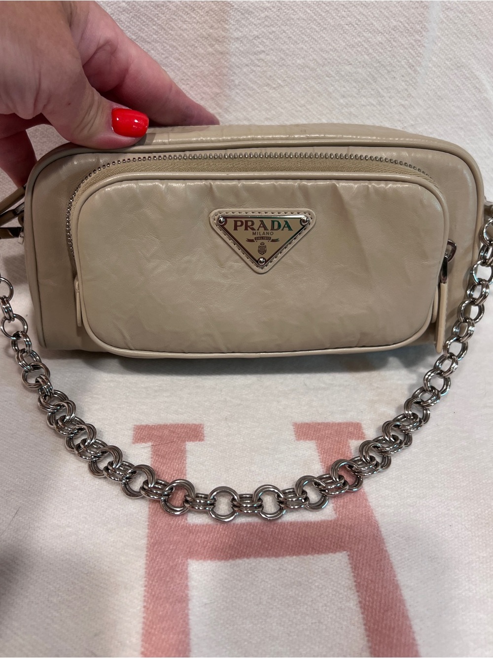 Prada⭐️Ivory Tan wrinkles Leather Shoulder Bag with Silver Chain Strap!